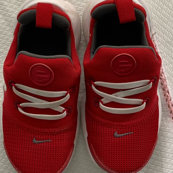 Nike red kids sneakers - Picture 1 of 5